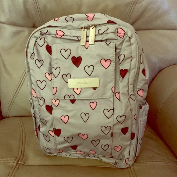 NWT Ju-Ju-Be Grey Backpack covered in Hearts - Picture 1 of 3